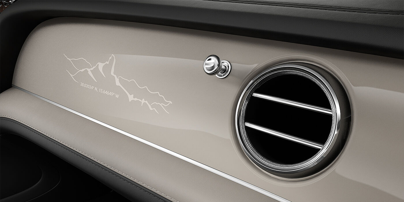Gohm Sportwagen GmbH | Bentley Singen Bentayga EWB Artenara Edition SUV Piano Linen veneer with Artenara inlay detail