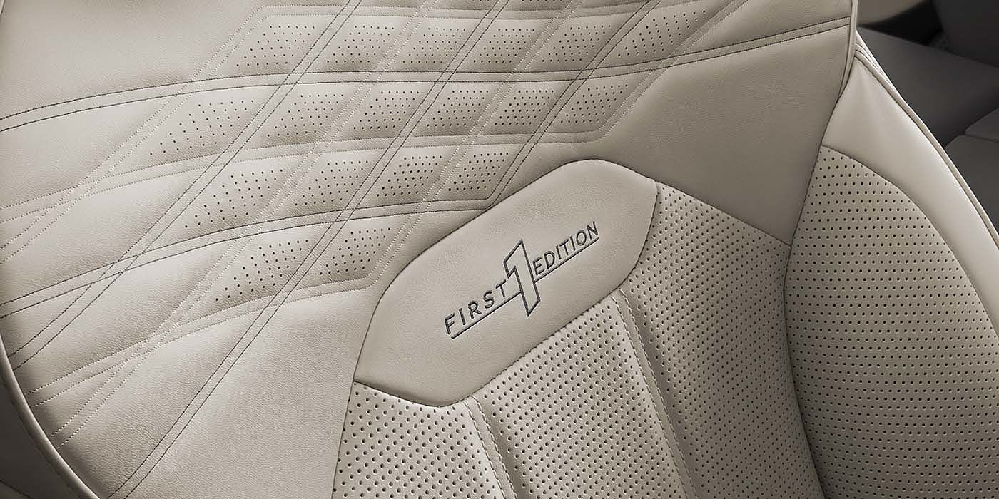 Gohm Sportwagen GmbH | Bentley Singen Bentley Bentayga EWB Azure SUV First Edition seat detail