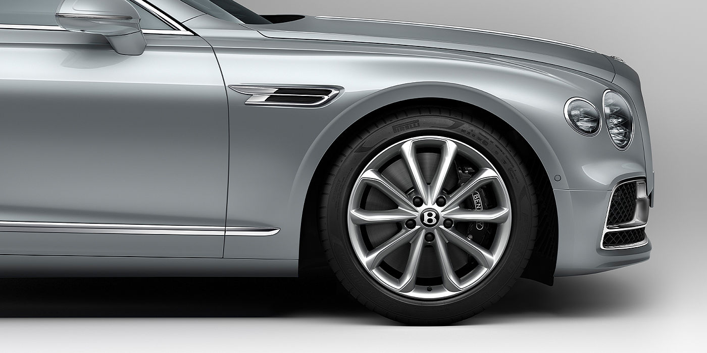 Gohm Sportwagen GmbH | Bentley Singen Bentley Flying Spur sedan in Moonbeam paint side close up